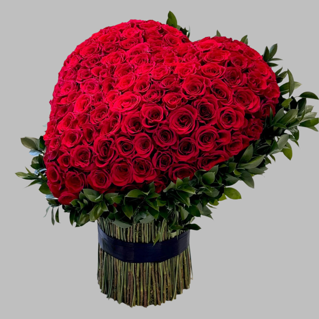 ❤️ Royal Heart of 200 Red (ALL COLORS) Roses – Grand Floral Sculpture