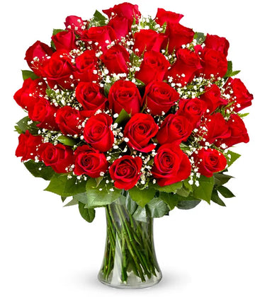 🌹 Timeless Love – Premium Red Rose Bouquet in a Glass Vase
