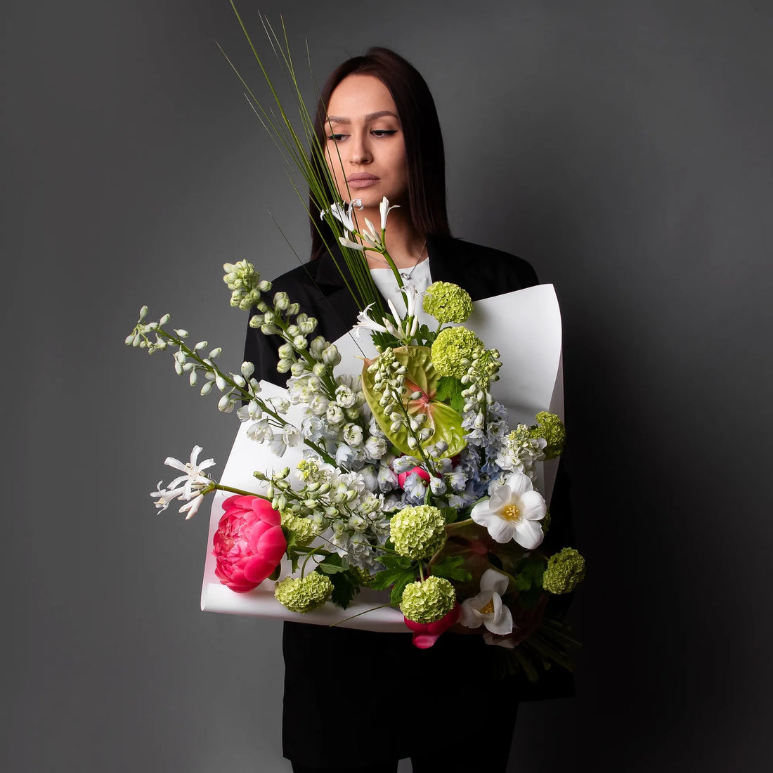🌿 Modern Elegance: Sophisticated Floral Bouquet