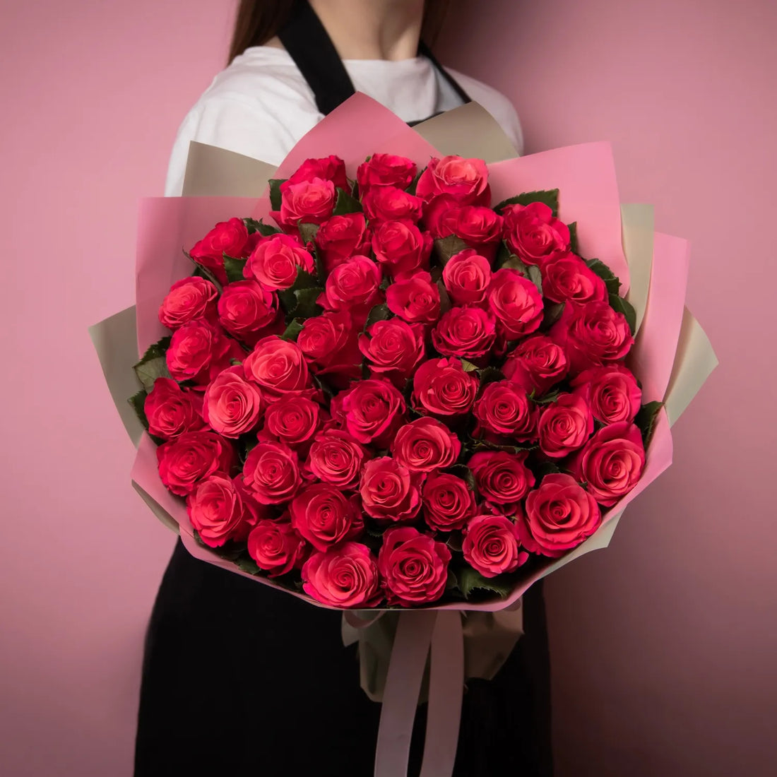 🏷️ Deluxe Red Rose Elegance – 50 Roses of Timeless Romance